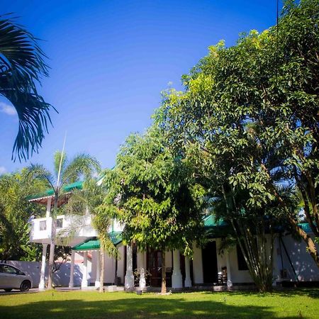 Villa 406 Seeduwa Exterior photo
